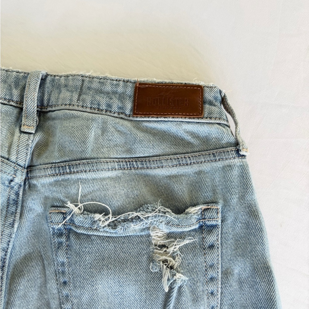 Hollister curvy high rise mom jeans distressed - Picture 7 of 7